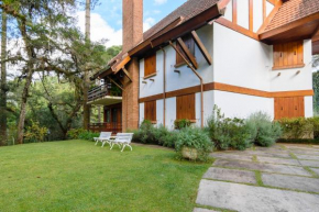 Apartamento com lareira e jardim perto do Capivari